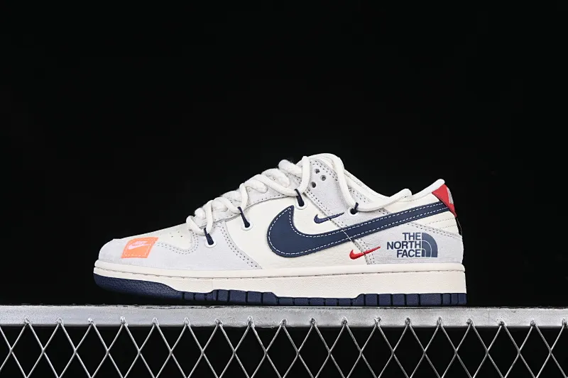 All categories Nk SB Dunk Series Nk SB Dunk Low High-end customized low-top sneakers Nk SB Dunk Low North Face co-branded Zhuba patch navy blue hook Anniversary high-end customized low-top casual sneakers YX5066-255